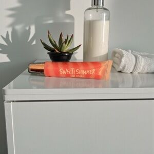 Sweet and Shimmer Pink Swirl Lip gloss New and Sealed